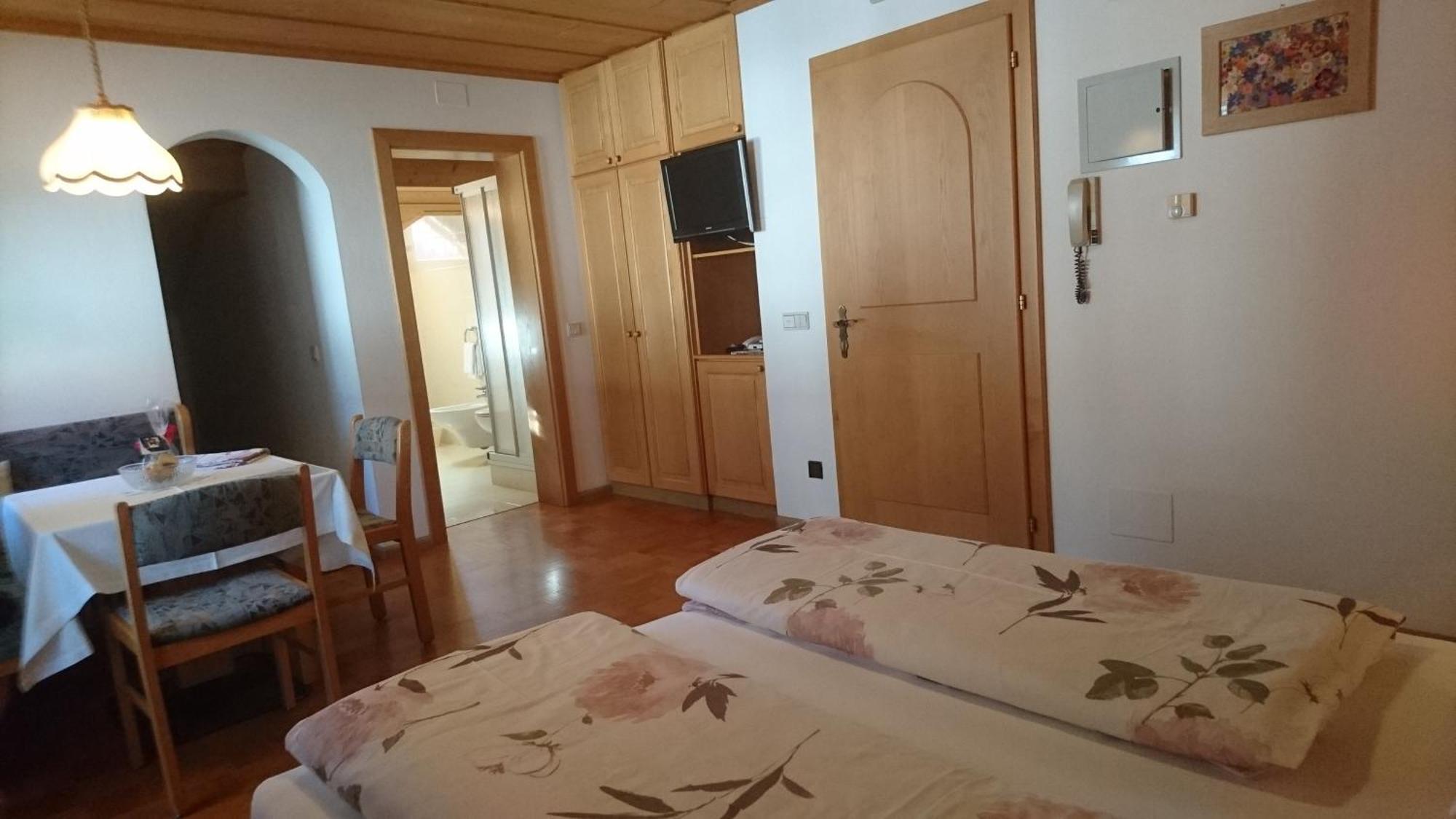 Residence Ploner San Cassiano  Bilik gambar